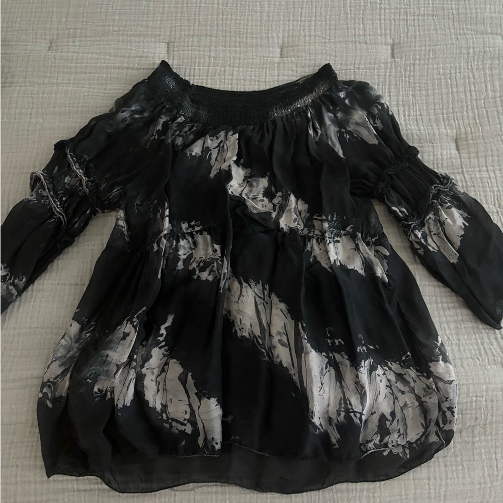 TEMPO PARIS LIKE NEW Off the shoulder top